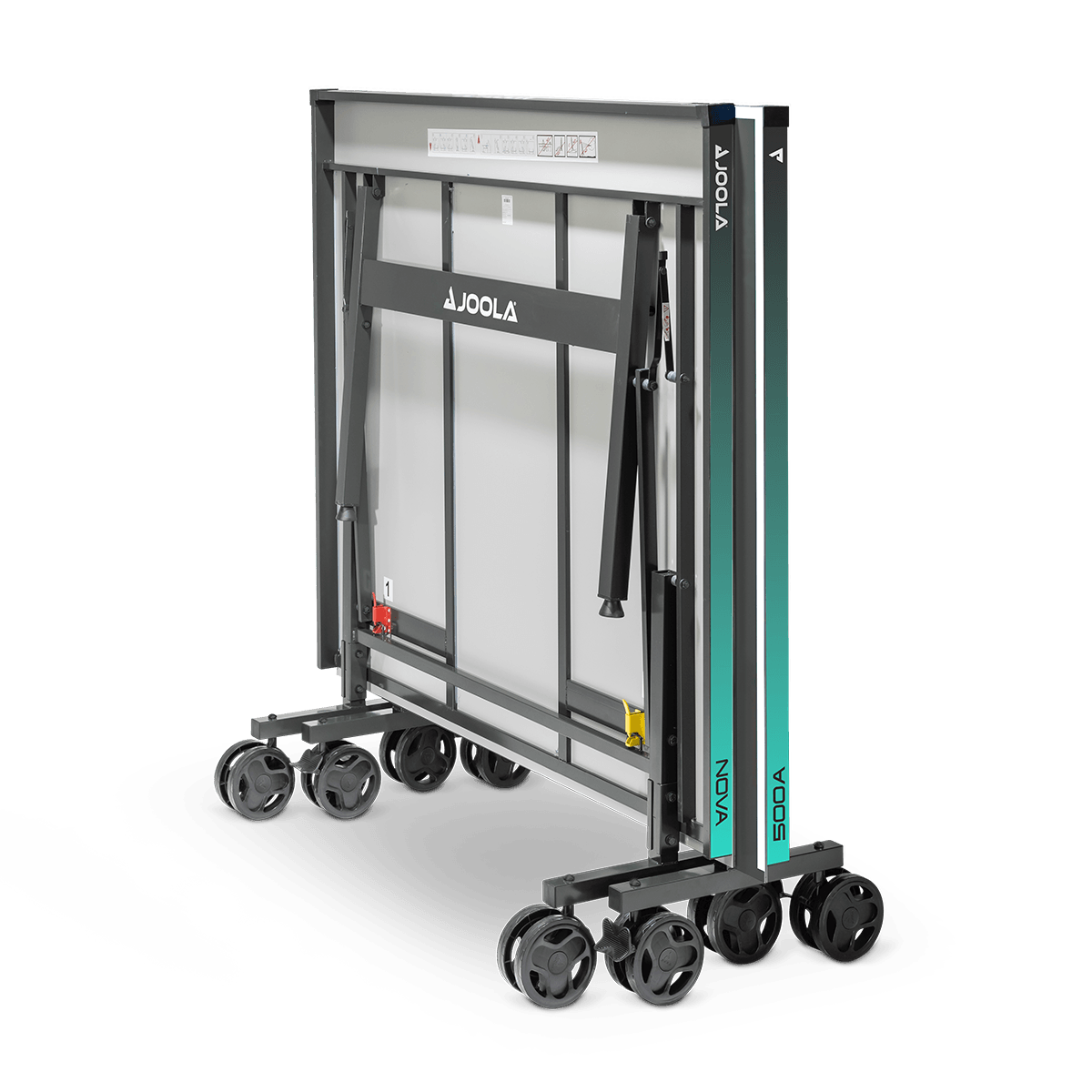 Zusammengeklappter JOOLA Nova 500A Tischtennistisch mit Rollen.