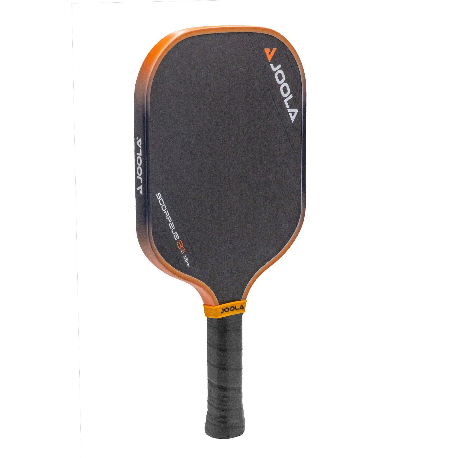 Detailaufnahme des JOOLA Pickleball Schläger Collin Johns Scorpeus 3S 16, zeigt die Oberfläche und Struktur.