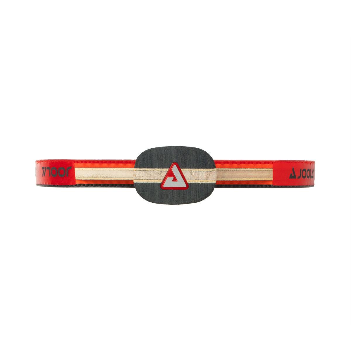 Tischtennisbelag JOOLA mit rotem Gummi und Holzgriff, frontal aufgenommen.