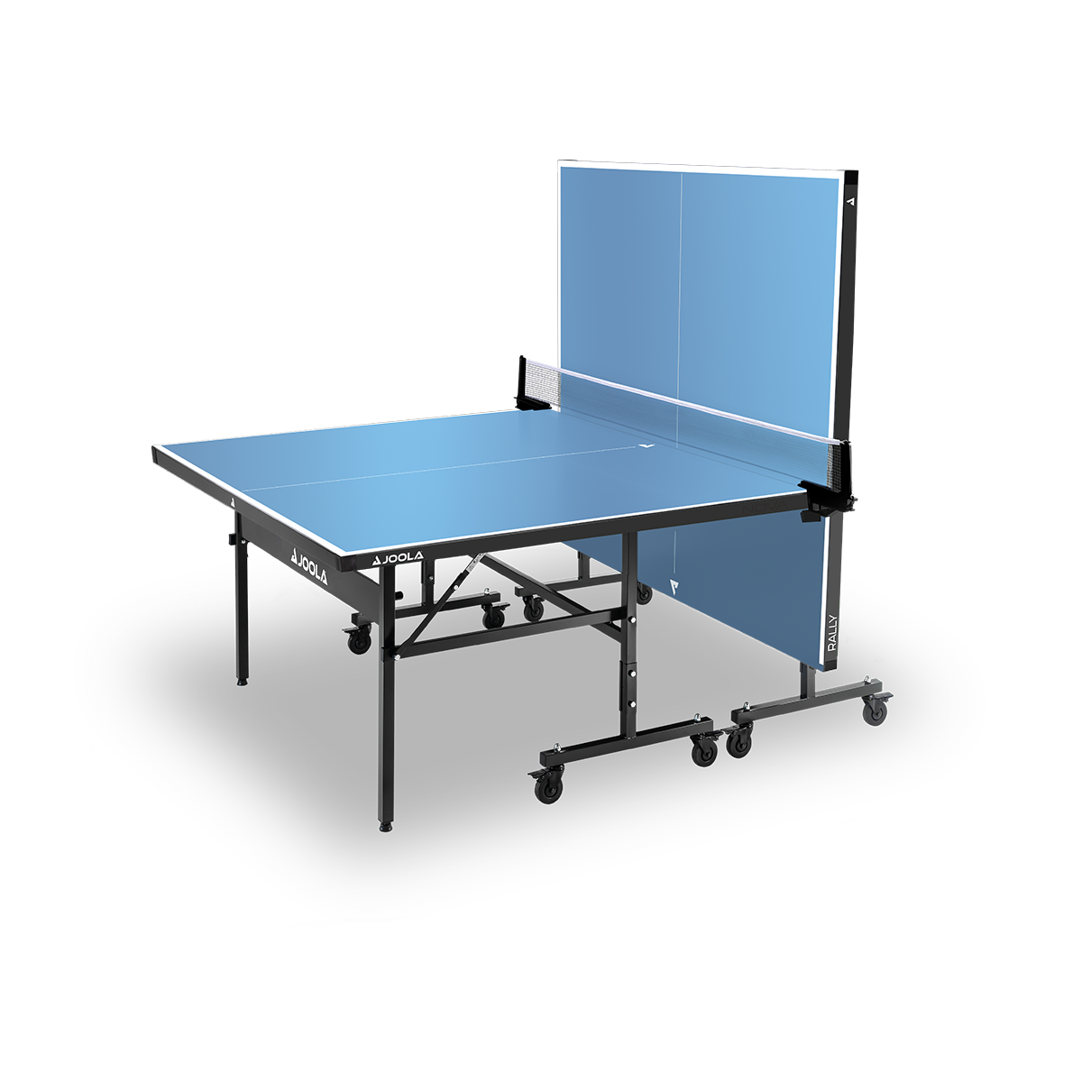 Blaue Tischtennisplatte von JOOLA, eine Hälfte hochgeklappt, auf Rollen, geeignet für Einzeltraining.