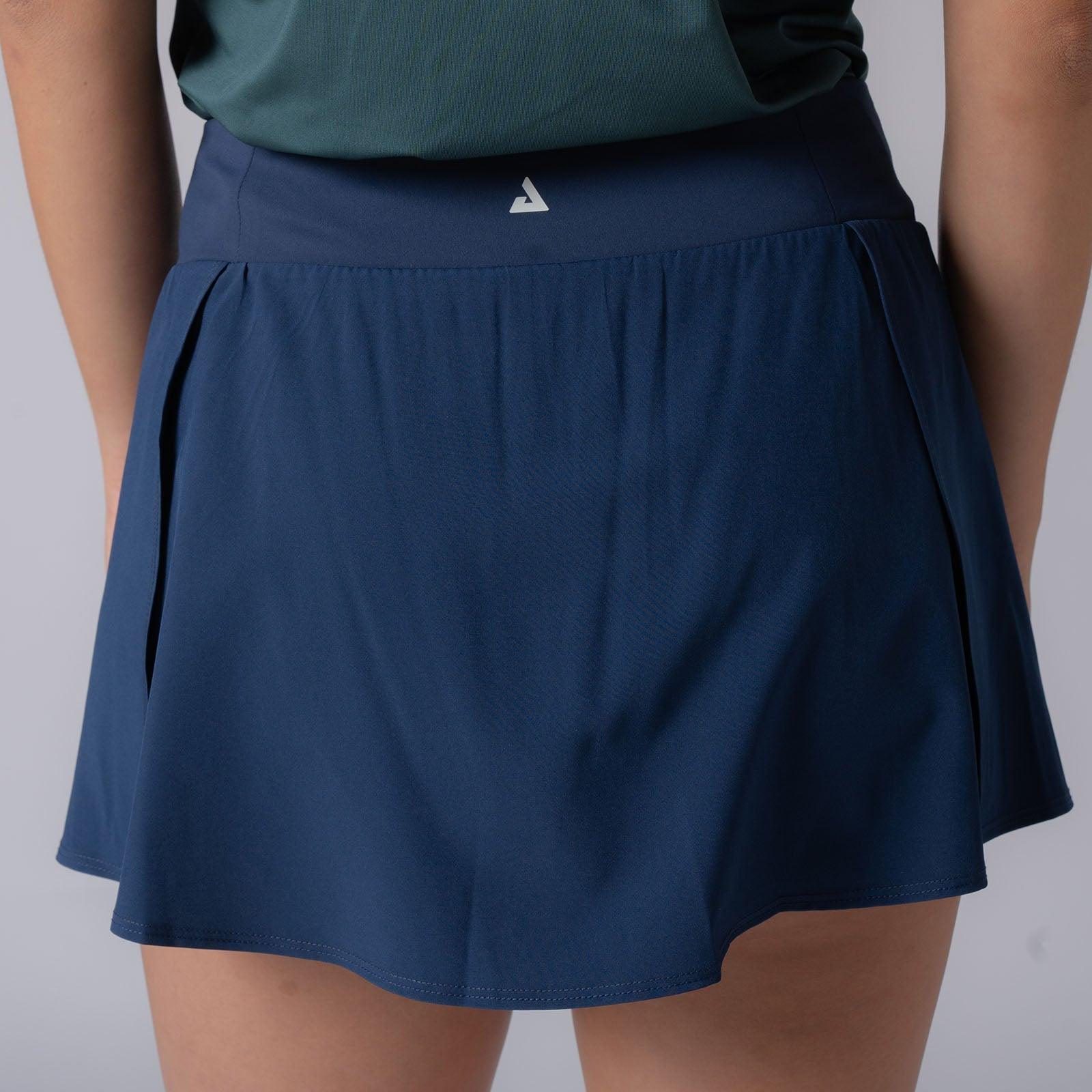 Dunkelblauer Sportrock mit weitem Schnitt, Rückansicht.